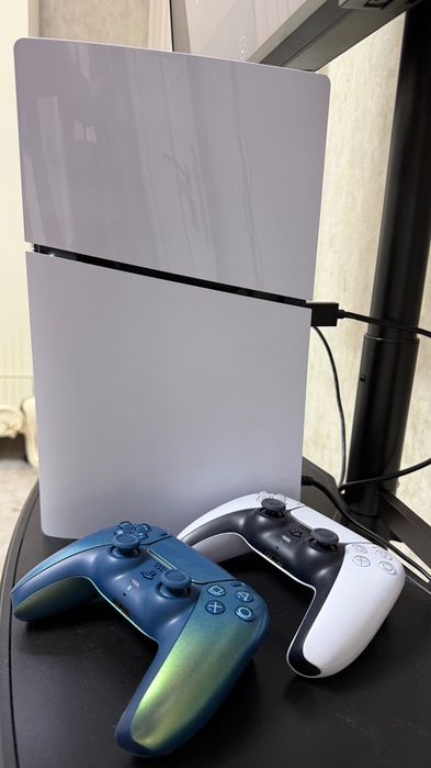 Продам PS 5 Slim 1 TB 2 джойстика