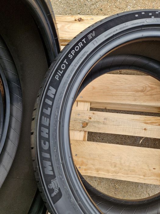 4anvelope vara NOI 255 40 20 Michelin