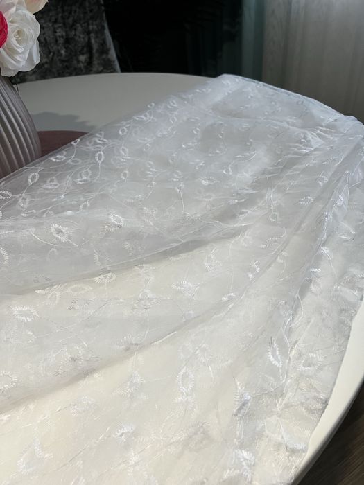 Бели пердета к-т от 4бр като всяко едно е с размер 3метра/висч 2.70