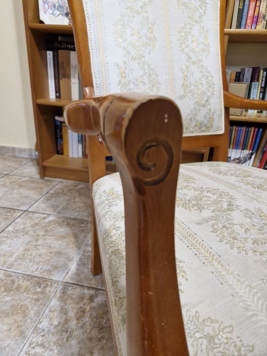 Старинно кресло за дневна