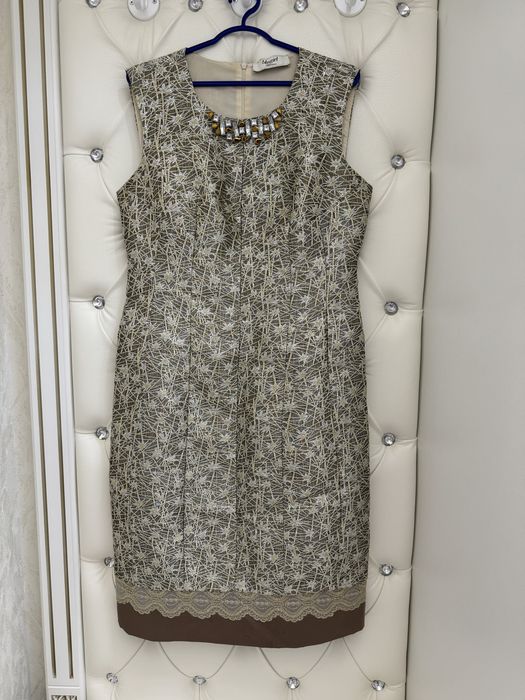 Продаётся платья одевала 1 раз.Размеры-S,M