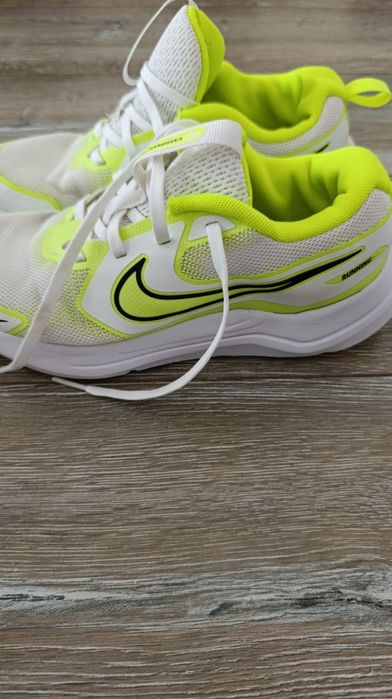 Маратонки  на NIKE