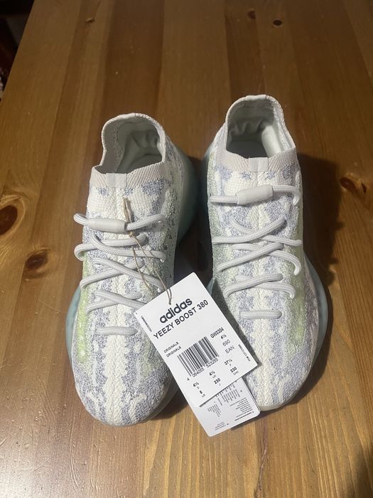 Vand Yeezy Boost 380