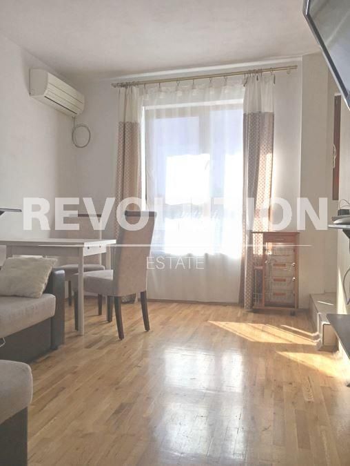 Дава се под наем Тристаен апартамент в Варна, Колхозен пазар - 70 кв.м за 478.38 € - Снимка #1