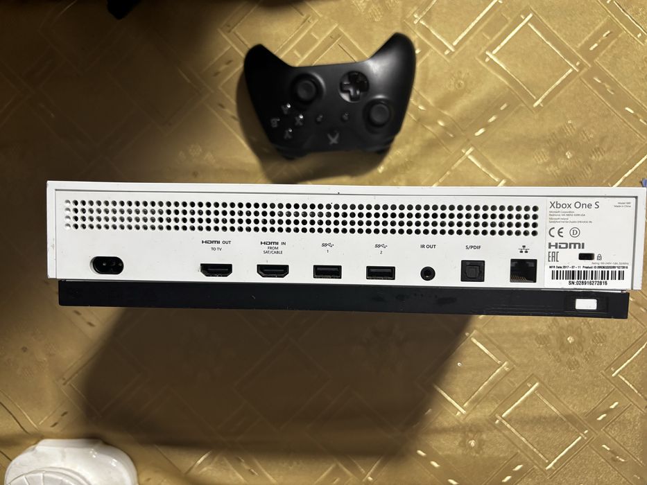 Xbox One S citiți descrierea