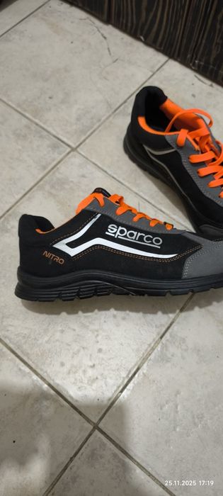 За работа обувка