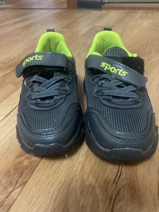 Продам кросовки детские для мальчика 2000 тг