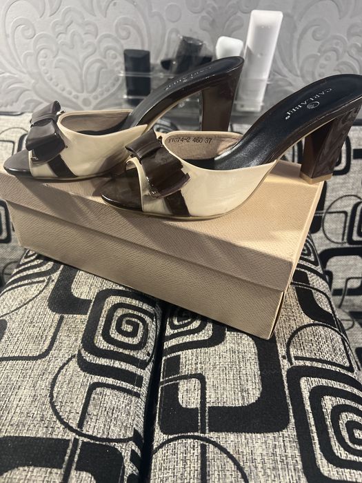 Продаю босоножки