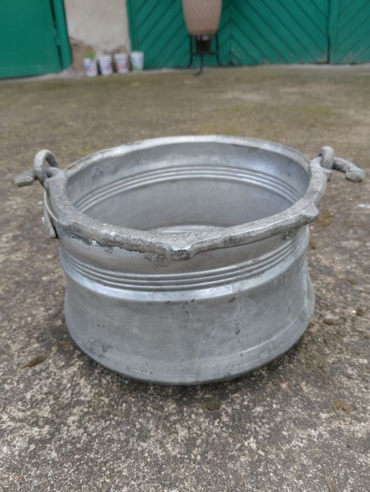 Много стари медни котлета