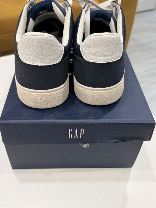 Чисто Нови кецове Gap