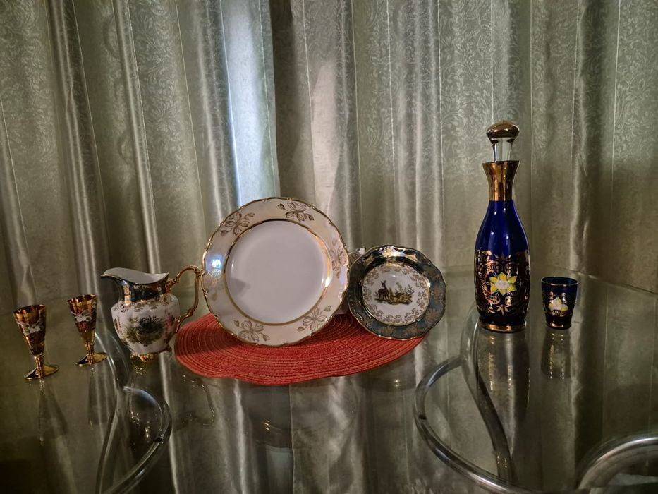 Хрусталь и различный сервиз.