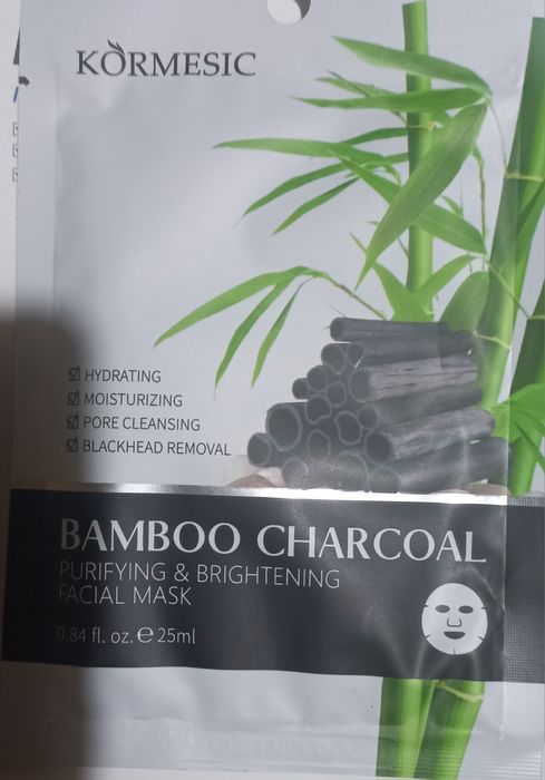 Маски с черен,златни нишки  въглен