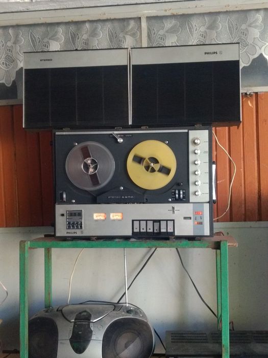 Magnetofon Philips 4408 ,preamplificator doza magnetică, deck audio Akai.