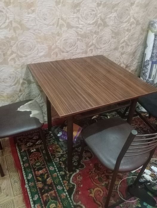 Продам куханый стол