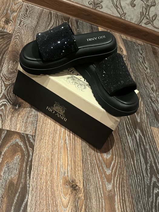 Новые шлепанцы продам