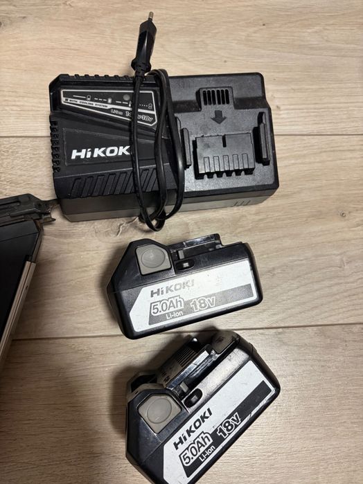 Такер HiKOKI - Hitachi акумулаторен безчетков 18 V, 5 Ah, за гвоздеи 50-90 мм, NR1890DBCL