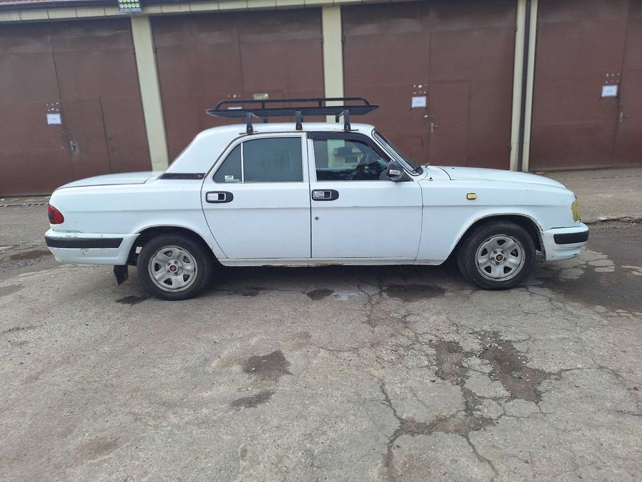 Gaz 3110 srochna sotiladi