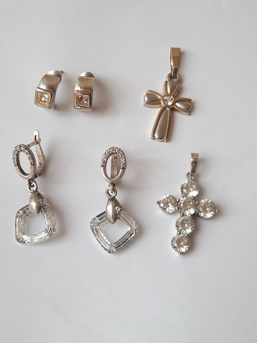 Колие с обеци Oriflame/медальон/комплект/висулка цвете/кръст/с камъни