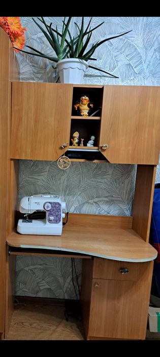 Продам компьютерный стол.