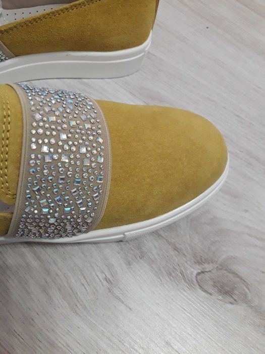 Удобни дамски мокасини от естествен велур