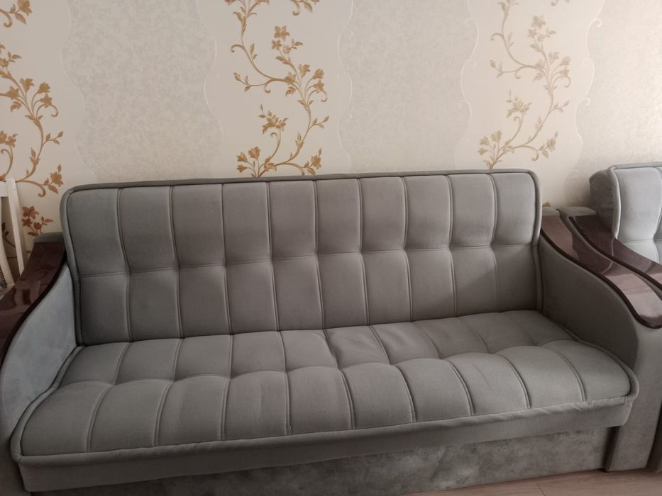 Б/у диван с креслами.