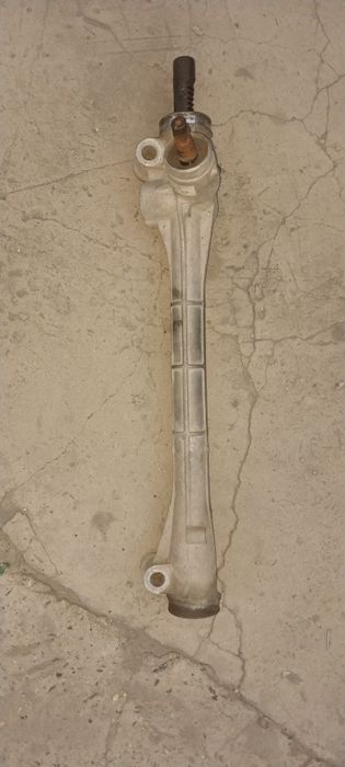 Продам рулевую рейку на Тойота Авенсис механическая