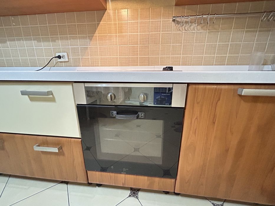 Продается кухонный гарнитур с техникой