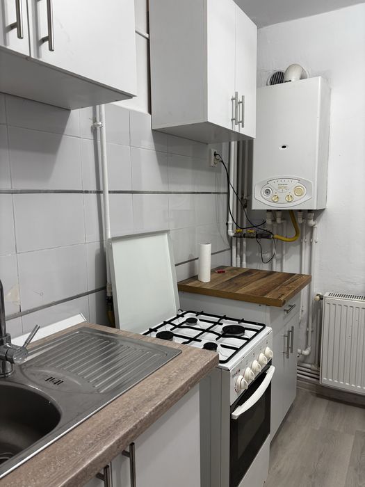 Închiriez garsoniera confort 1