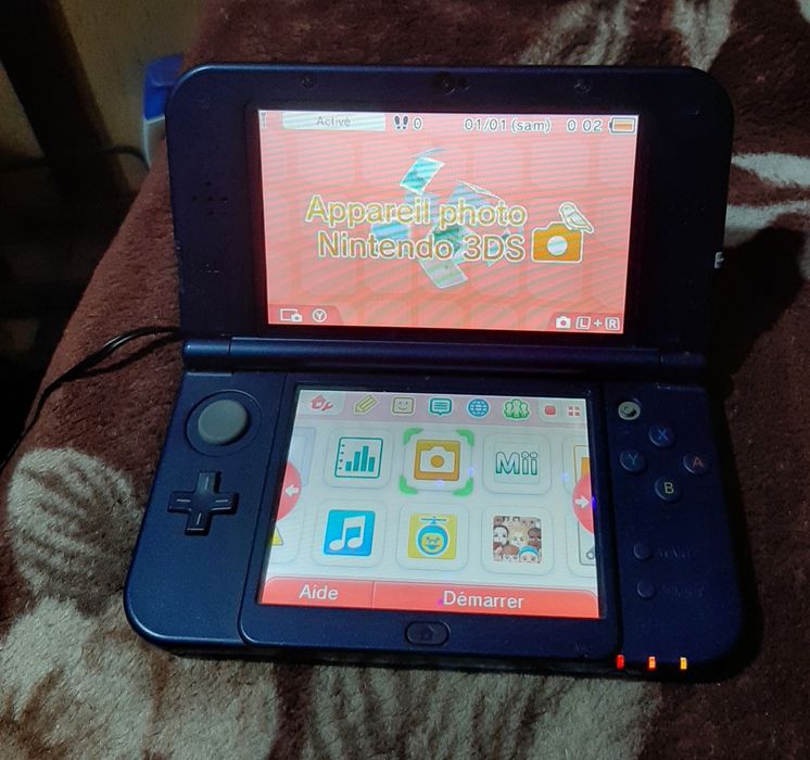 Vând New Nintendo 3ds XL blue în stare bună estetică impecabil
