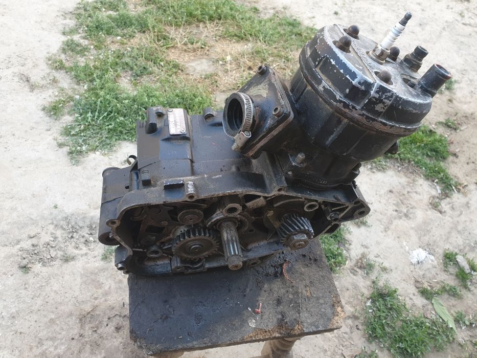 Vand /schimb 2 motoare identice  kagiva elefant 125cc 2t