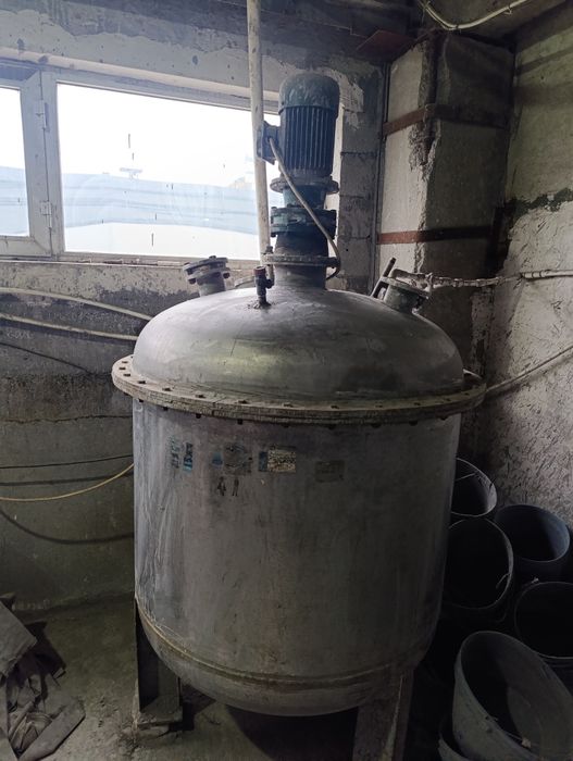 Ёмкость 1,5 м2 нержавейка с мешалкой 5,5 кВт реактор шкив