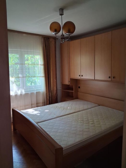 Proprietar vand apartament si garaj Bucovina