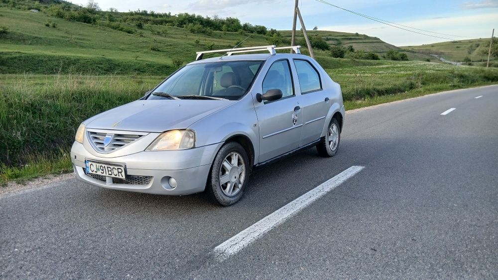 Vând Dacia Logan