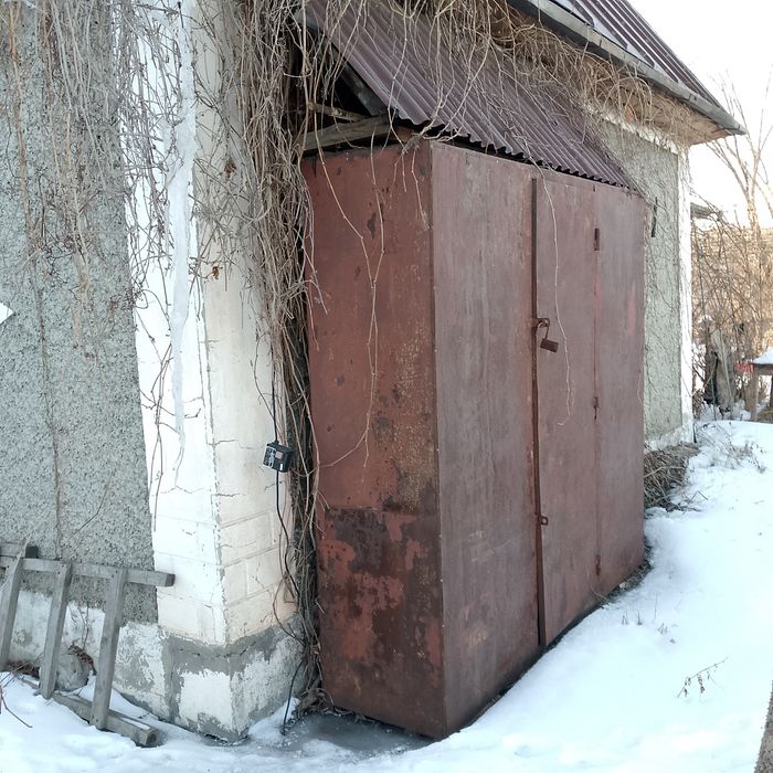 Продам хороший шкаф металлический