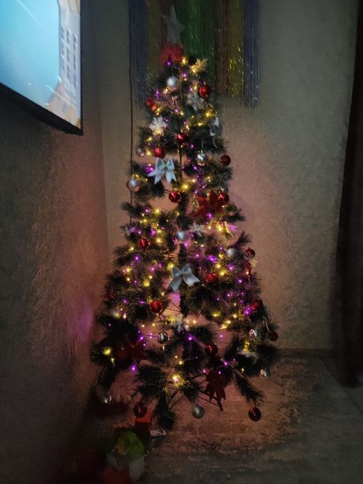 Продаётся ёлка бу 210см