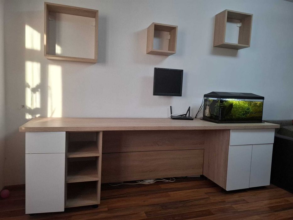 VAND URGENT Birou  Gaming/Office generos cu spații de depozitare + Set 3 cuburi suspendate perete