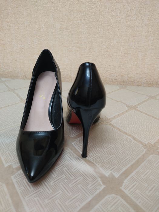 Женская лакированная обувь 38 размер
