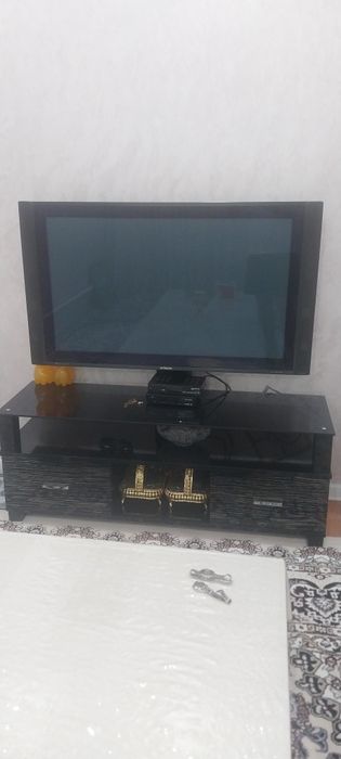 HITACHI б/у улкен телевизор сатылады.Подставкасы бар.Отау тюнерьи бар.