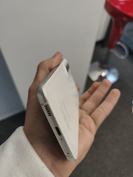 Samsung s21 fe. Срочно продается, в надёжные руки, есть торг!