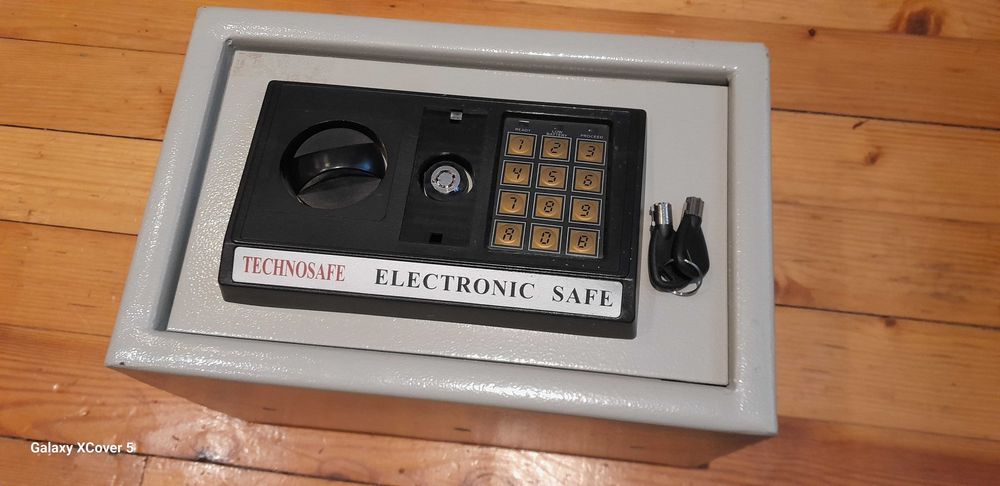 Продава 2 броя каса / Сейф