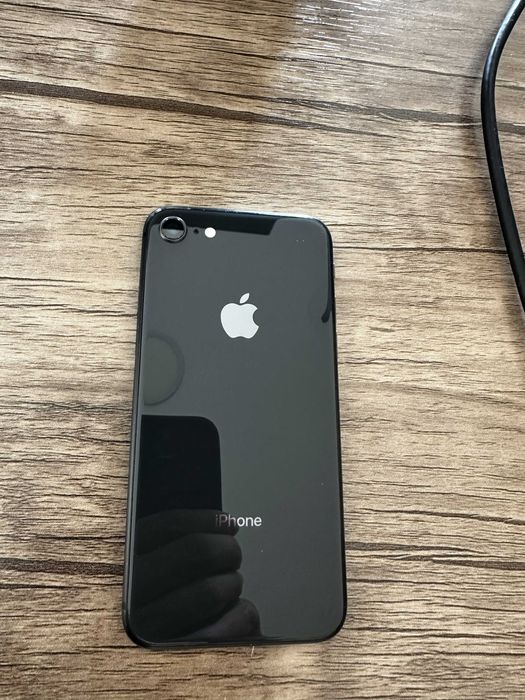 Iphone 8 Holati yaxshi Ishlashi zo'r. Emkost 100