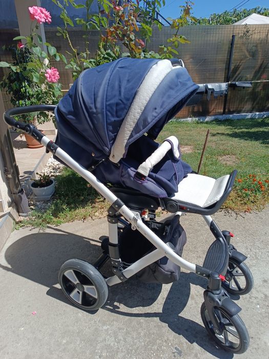 Cărucior copii 3 in 1.