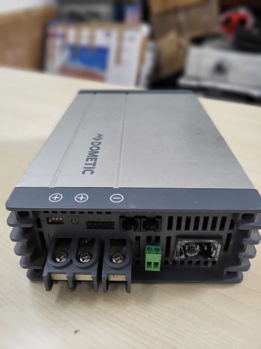 DOMETIC 35A зарядно за кемпер