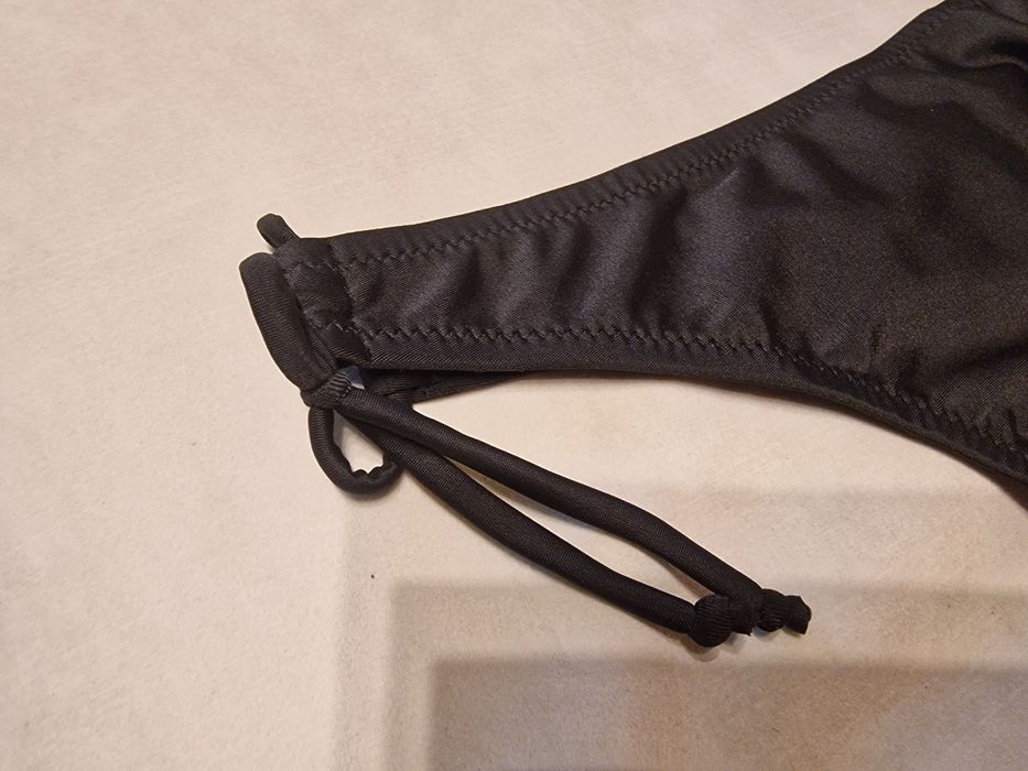 Нови. Долнища на бански 38,42 размери