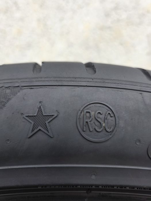 Vând două anvelope de vara pirelli p zero 275 40 21 dot 0923