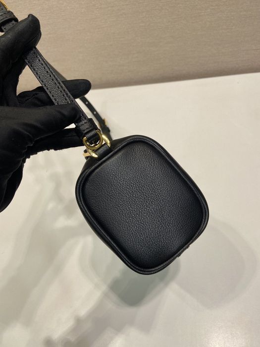 Prada дамска чанта