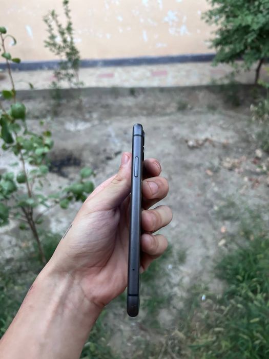 Продаю iPhone 11 с гарантией