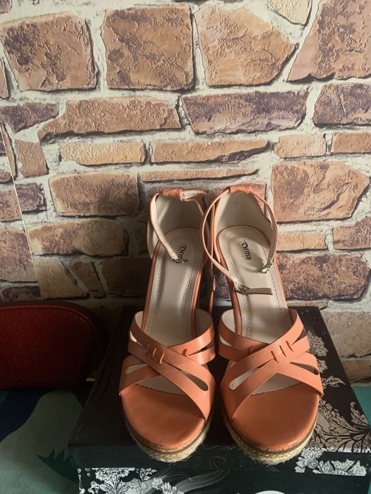 Продам босоножки Новые. Не подошел размер.