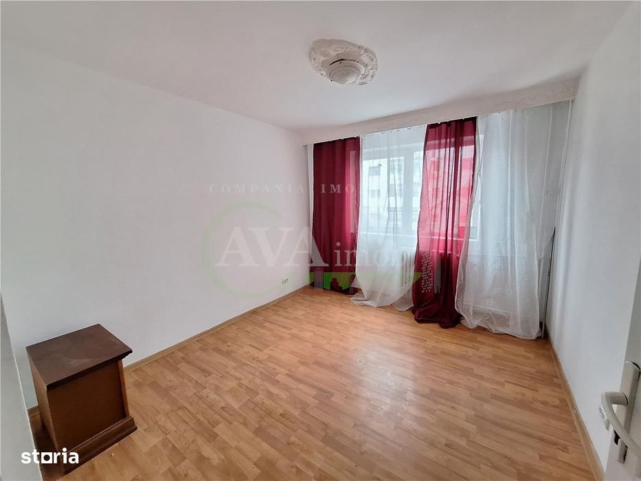 Apartament 2 camere semidecomandat zona Cora-Bacau