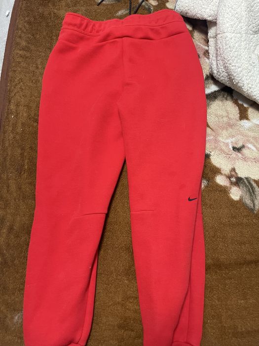 Nike Sportswear Tech Fleece Jogger Red